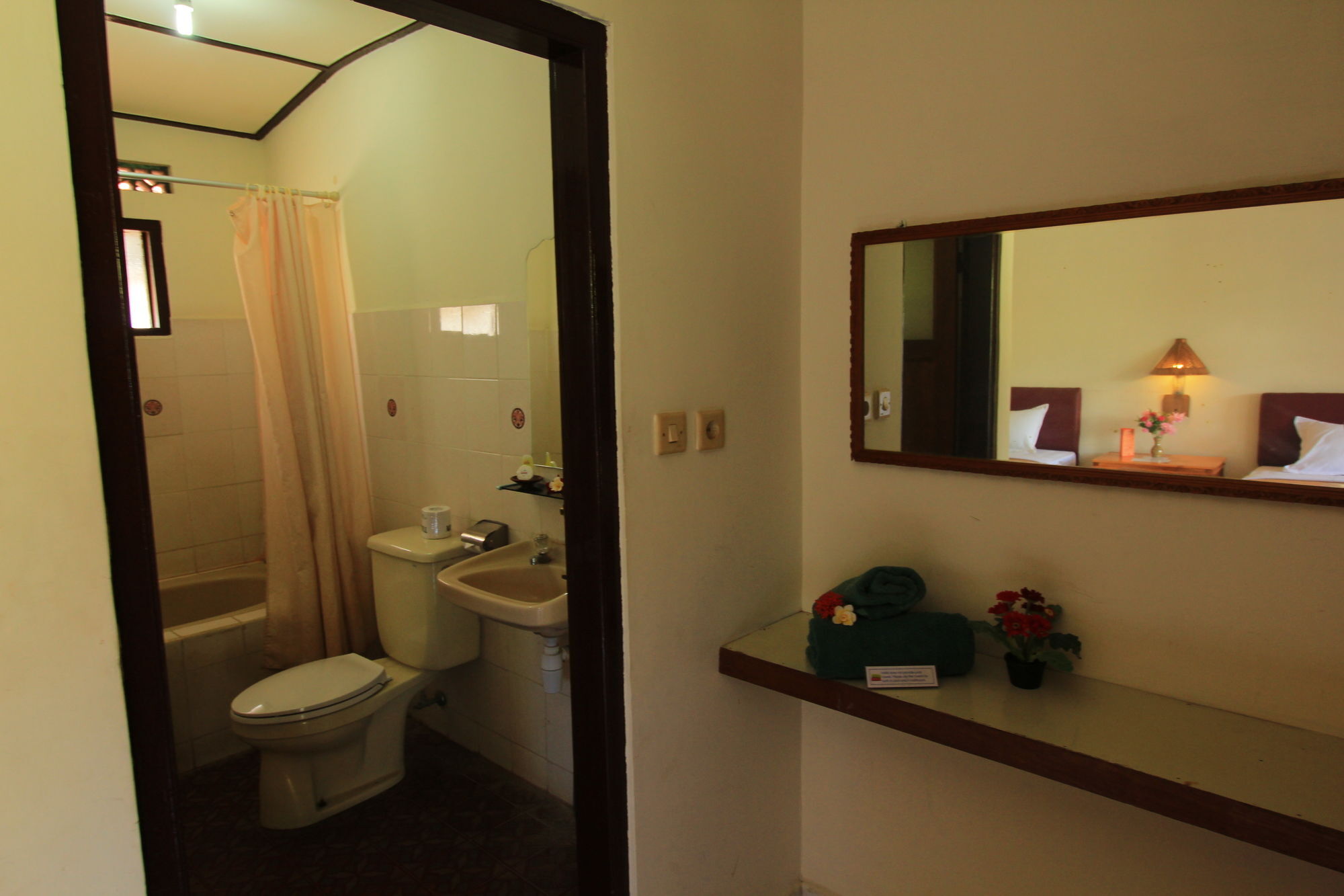 Lovina Beach Hotel Булеленг Экстерьер фото